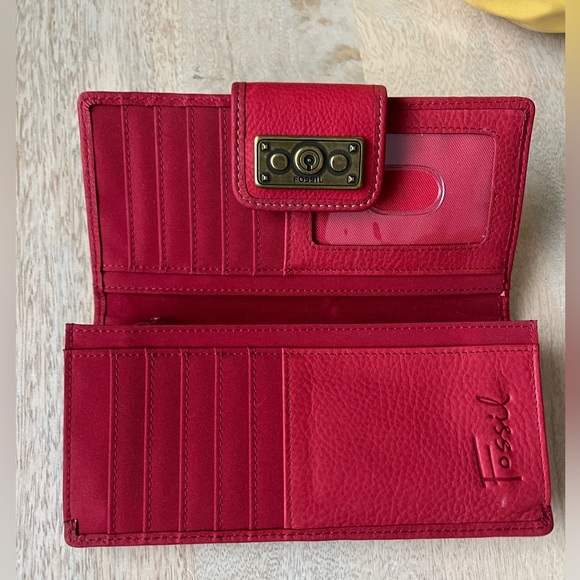 FOSSIL wallet, red leather wallet, quilted leather detail, Never Used - Picture 4 of 6